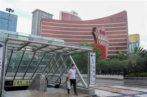 Macau Casino Stocks Tumble as City Shuts Down to .